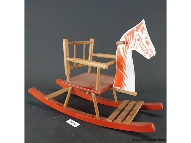 Handbeschilderd houten hobbelpaard - afbeelding 1 van  5