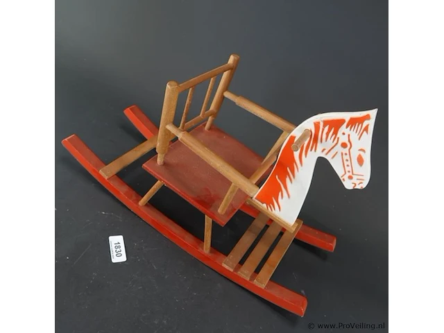 Handbeschilderd houten hobbelpaard - afbeelding 3 van  5