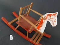 Handbeschilderd houten hobbelpaard - afbeelding 3 van  5