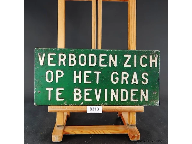 Handbeschilderd ijzeren schild "verboden zich op het gras te bevinden" - afbeelding 1 van  7