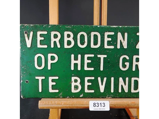 Handbeschilderd ijzeren schild "verboden zich op het gras te bevinden" - afbeelding 3 van  7