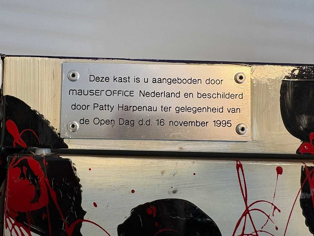 Handbeschilderde designkast door patty harpenau - 1995 - afbeelding 2 van  10