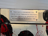 Handbeschilderde designkast door patty harpenau - 1995 - afbeelding 2 van  10