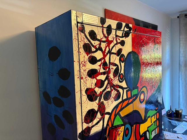 Handbeschilderde designkast door patty harpenau - 1995 - afbeelding 4 van  10