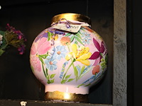 Handbeschilderde vaas gesigneerd vazerijtje hoogte 28 cm. - afbeelding 1 van  2