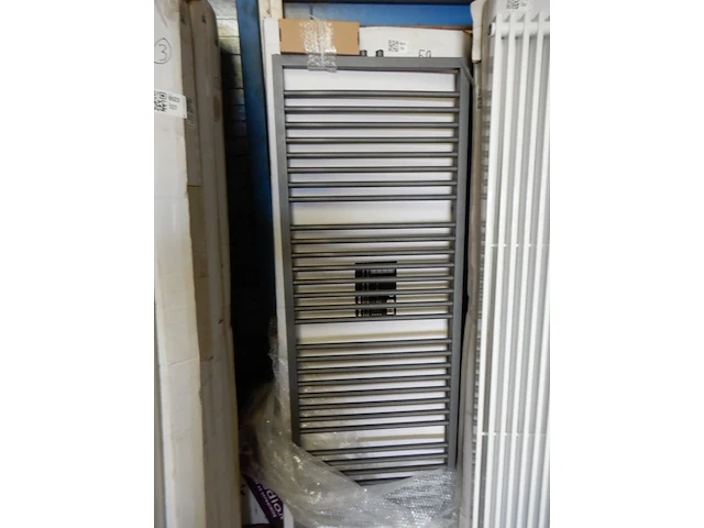 Handdoekradiator, antraciet, 1740x600 - afbeelding 1 van  4