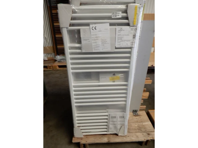 Handdoekradiator, comfort line, wit, 1312x600 - afbeelding 1 van  3