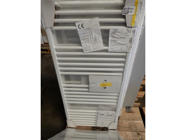 Handdoekradiator, comfort line, wit, 1312x600 - afbeelding 1 van  3