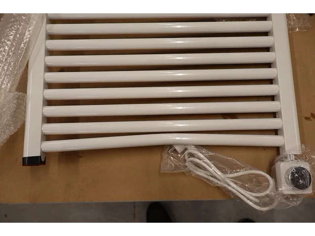 Handdoekradiator smart wifi wiesbaden, elara, wit - afbeelding 3 van  6