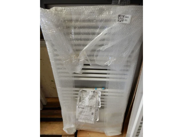 Handdoekradiator, vasco, iris hdm, wit, 1122x600 - afbeelding 1 van  4