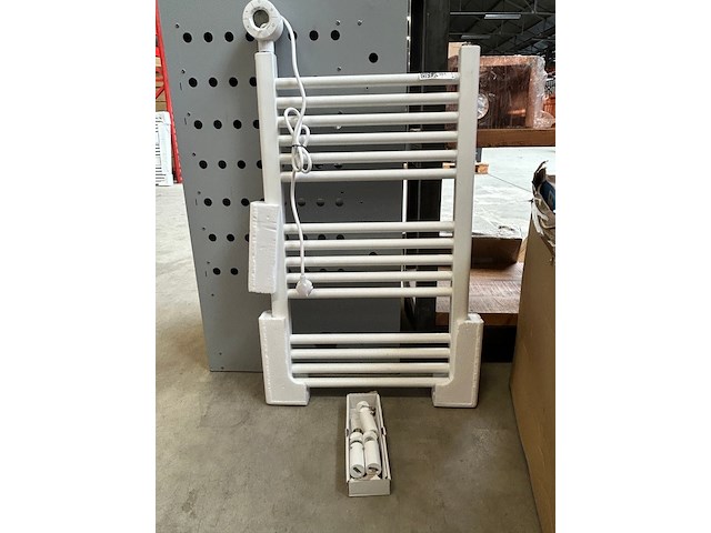Handdoekradiator - afbeelding 1 van  5