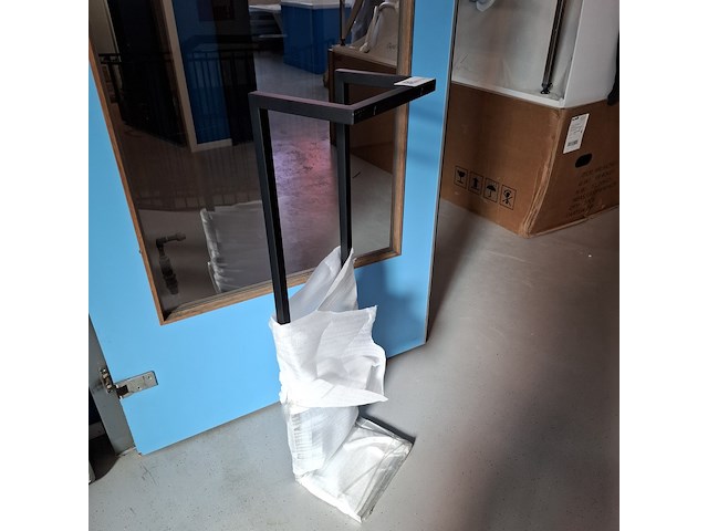 Handdoekrek korver, loft, mat zwart - afbeelding 4 van  4