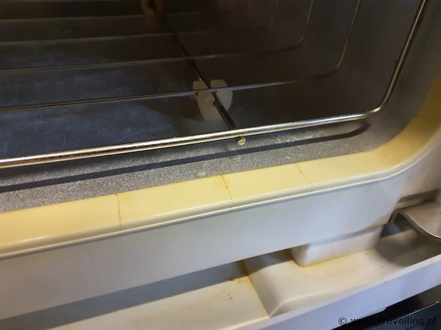 Handdoekverwarmer en sterilisator zd-m52 - afbeelding 4 van  7