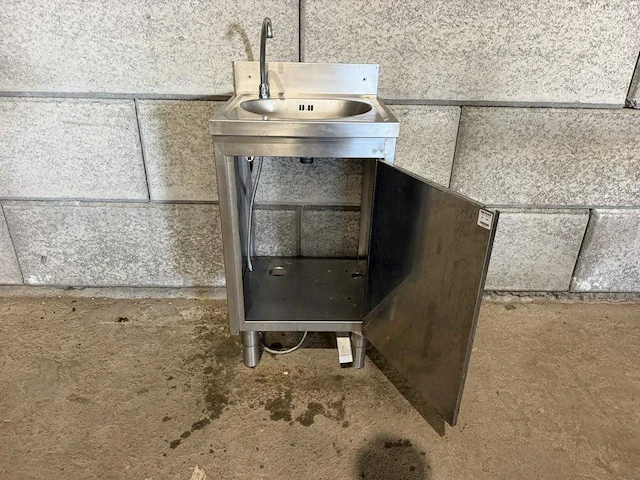 Handenspoelbak met voetbediening - afbeelding 1 van  6