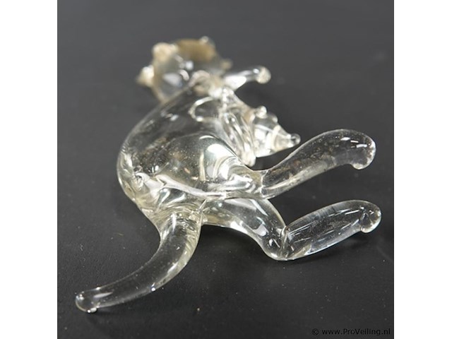 Handgeblazen glazen kangoeroefiguur met een klein jong in de buidel - afbeelding 5 van  5