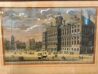 Handgekleurde gravure van het voormalige stadhuis van amsterdam (het huidige koninklijk paleis amsterdam) op de dam - afbeelding 2 van  5