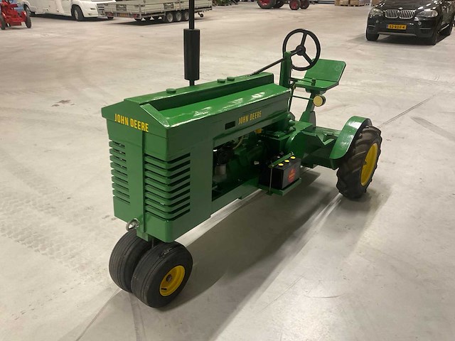 Handgemaakte john deere oldtimer tractor - afbeelding 13 van  19