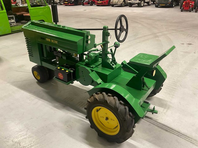 Handgemaakte john deere oldtimer tractor - afbeelding 17 van  19