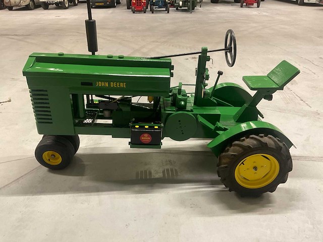 Handgemaakte john deere oldtimer tractor - afbeelding 18 van  19