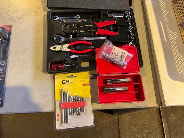 Handgereedschap (3x) - afbeelding 1 van  4