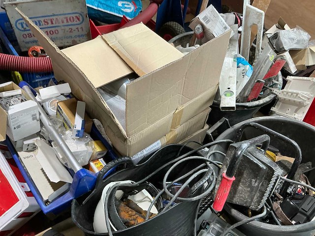 Handgereedschap, accessoires en bouwproducten - afbeelding 6 van  14