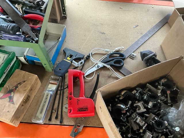 Handgereedschap, bevestigingsmaterialen en accessoires - afbeelding 7 van  23