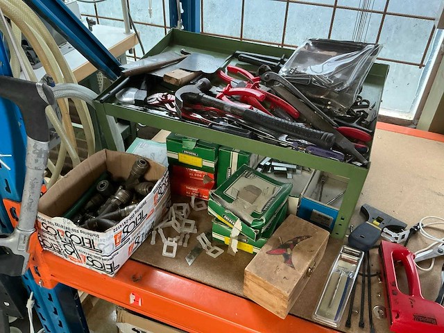 Handgereedschap, bevestigingsmaterialen en accessoires - afbeelding 8 van  23