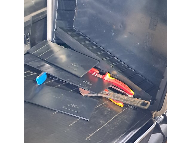 Handgereedschap en 2x rookmachine t.b.v. brand oefeningen, o.a. lion - afbeelding 4 van  11