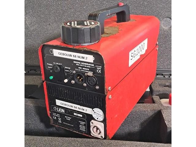 Handgereedschap en 2x rookmachine t.b.v. brand oefeningen, o.a. lion - afbeelding 7 van  11