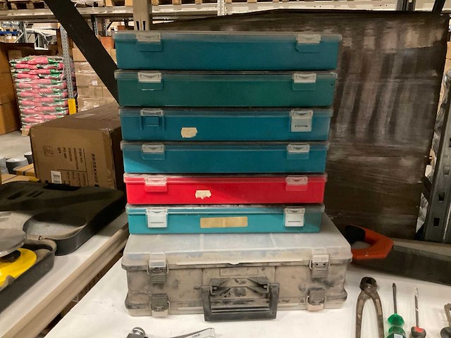 Handgereedschap en opbergbakken (31x) - afbeelding 2 van  7