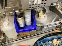 Handgereedschap etc in kar en manden - afbeelding 17 van  22