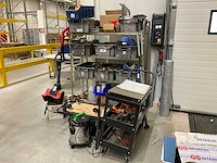 Handgereedschap etc in kar en manden - afbeelding 1 van  22