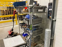 Handgereedschap etc in kar en manden - afbeelding 7 van  22