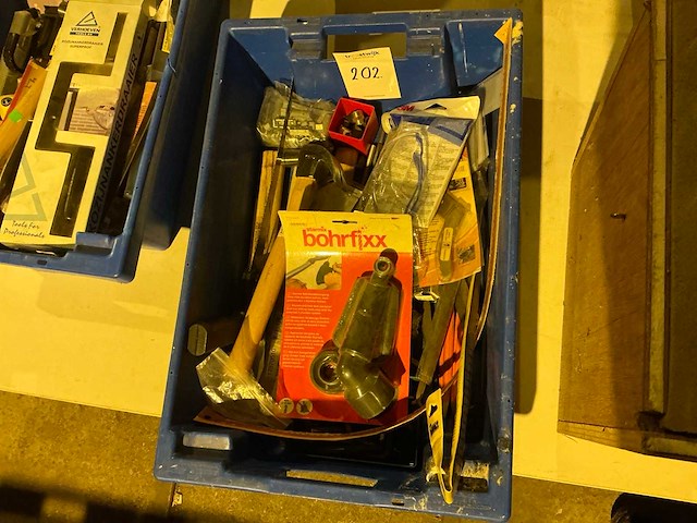 Handgereedschap in plastic krat - afbeelding 2 van  5
