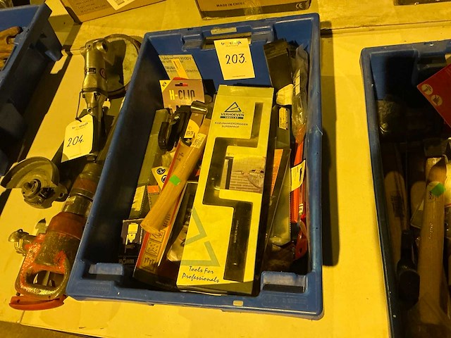 Handgereedschap in plastic krat - afbeelding 1 van  3