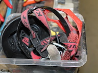 Handgereedschappen en klusproducten waaronder bijl, hamers, zagen, masker, lijm, enz. - afbeelding 3 van  5