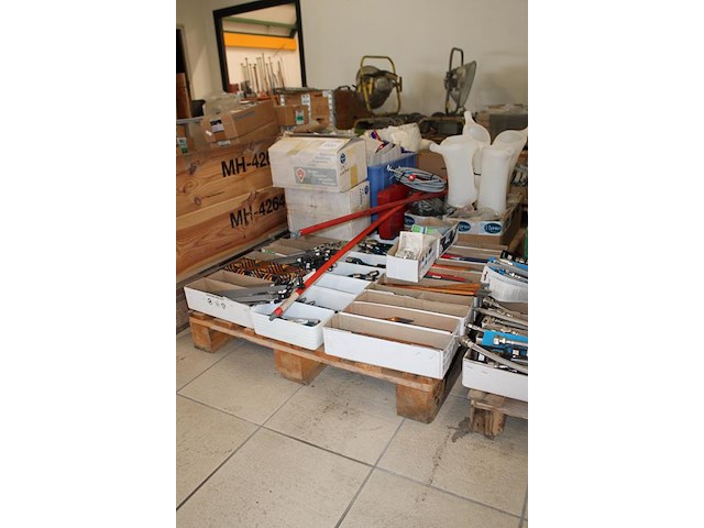 Handgereedschappen en soldeerproducten soldomat w.o. beitels, holpijpen, vijlen en sloten. - afbeelding 2 van  3