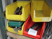 Handgereedschappen in 6 kunststof bakken w.o. schroevendraaiers en inbussleutels. - afbeelding 3 van  3