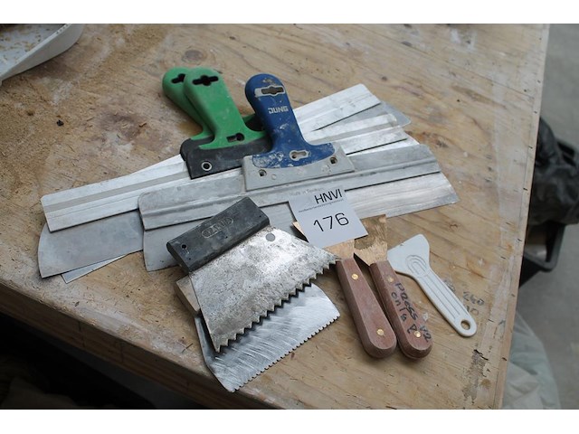 Handgereedschappen w.o. spanen en messen. - afbeelding 1 van  1