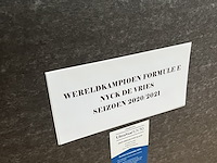 Handgesigneerd nomex undersuit nyck de vries - afbeelding 11 van  20