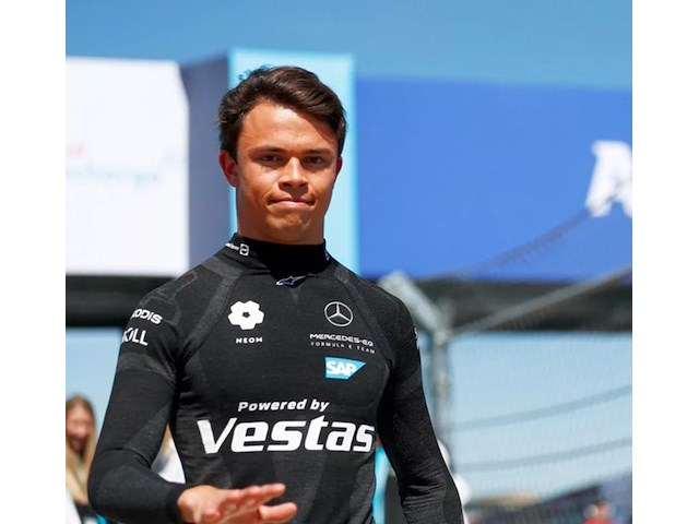 Handgesigneerd nomex undersuit nyck de vries - afbeelding 13 van  20