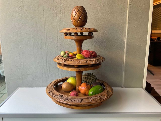 Handgesneden drielaagse houten lazy susan - afbeelding 1 van  5