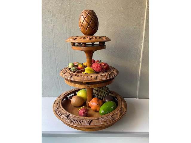 Handgesneden drielaagse houten lazy susan - afbeelding 2 van  5