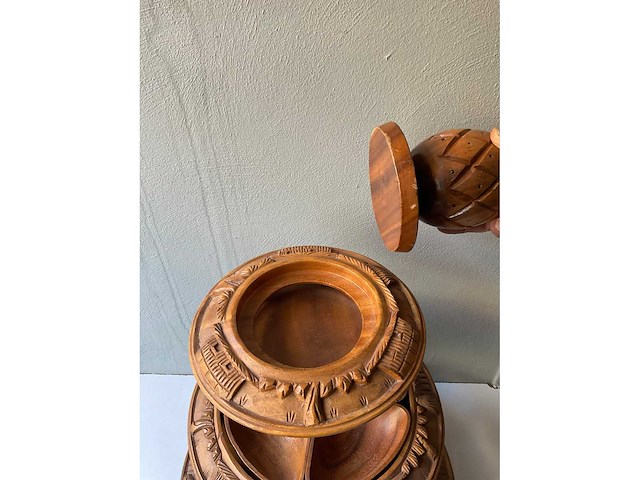 Handgesneden drielaagse houten lazy susan - afbeelding 5 van  5
