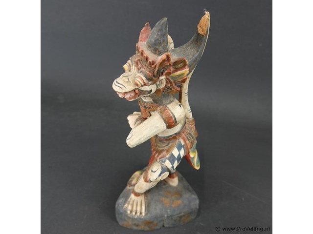 Handgesneden en handbeschilderd houten beeldje van hanuman - afbeelding 3 van  5