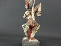 Handgesneden en handbeschilderd houten beeldje van hanuman - afbeelding 4 van  5