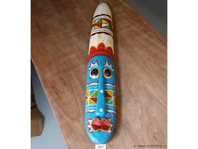 Handgesneden, handbeschilderd houten masker - afbeelding 2 van  5