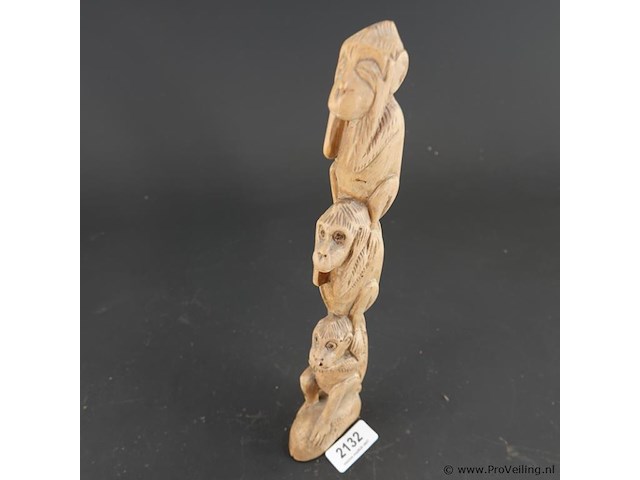 Handgesneden houten beeld van de "drie wijze apen" - afbeelding 3 van  5