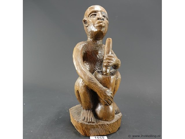 Handgesneden houten beeld van een afrikaanse man in makonde-stijl - afbeelding 2 van  5