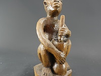 Handgesneden houten beeld van een afrikaanse man in makonde-stijl - afbeelding 2 van  5